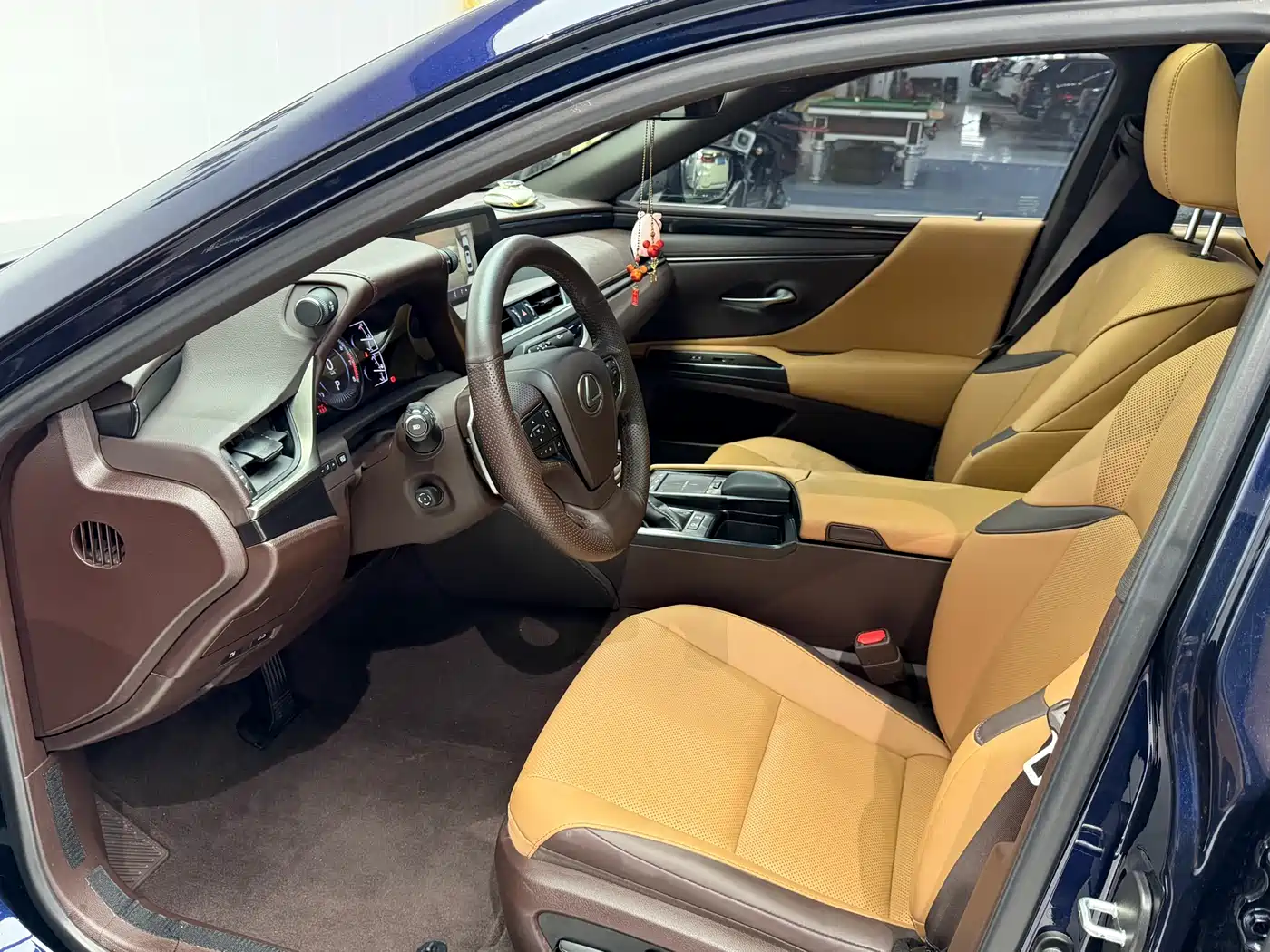 Lexus ES 2021 200 Excellence Edition фото 12