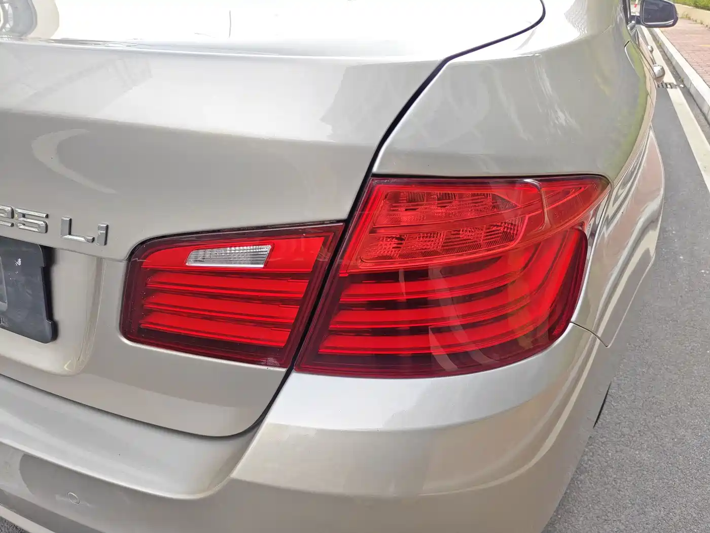 BMW 5 Series 2014 525Li Leading фото 22
