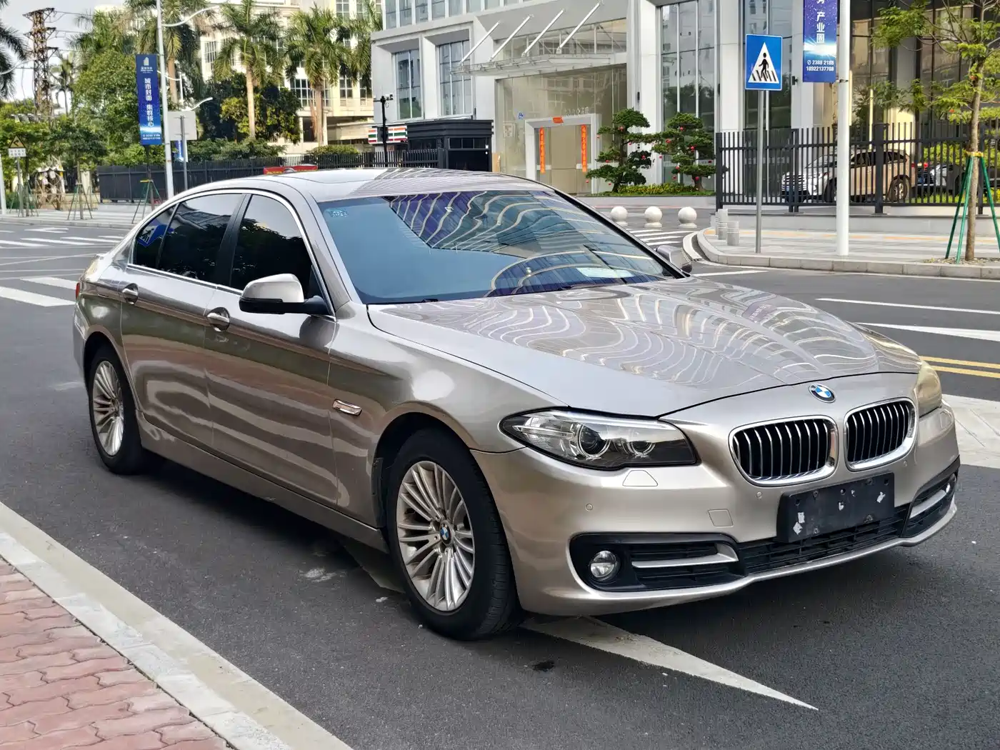 BMW 5 Series 2014 525Li Leading фото 3