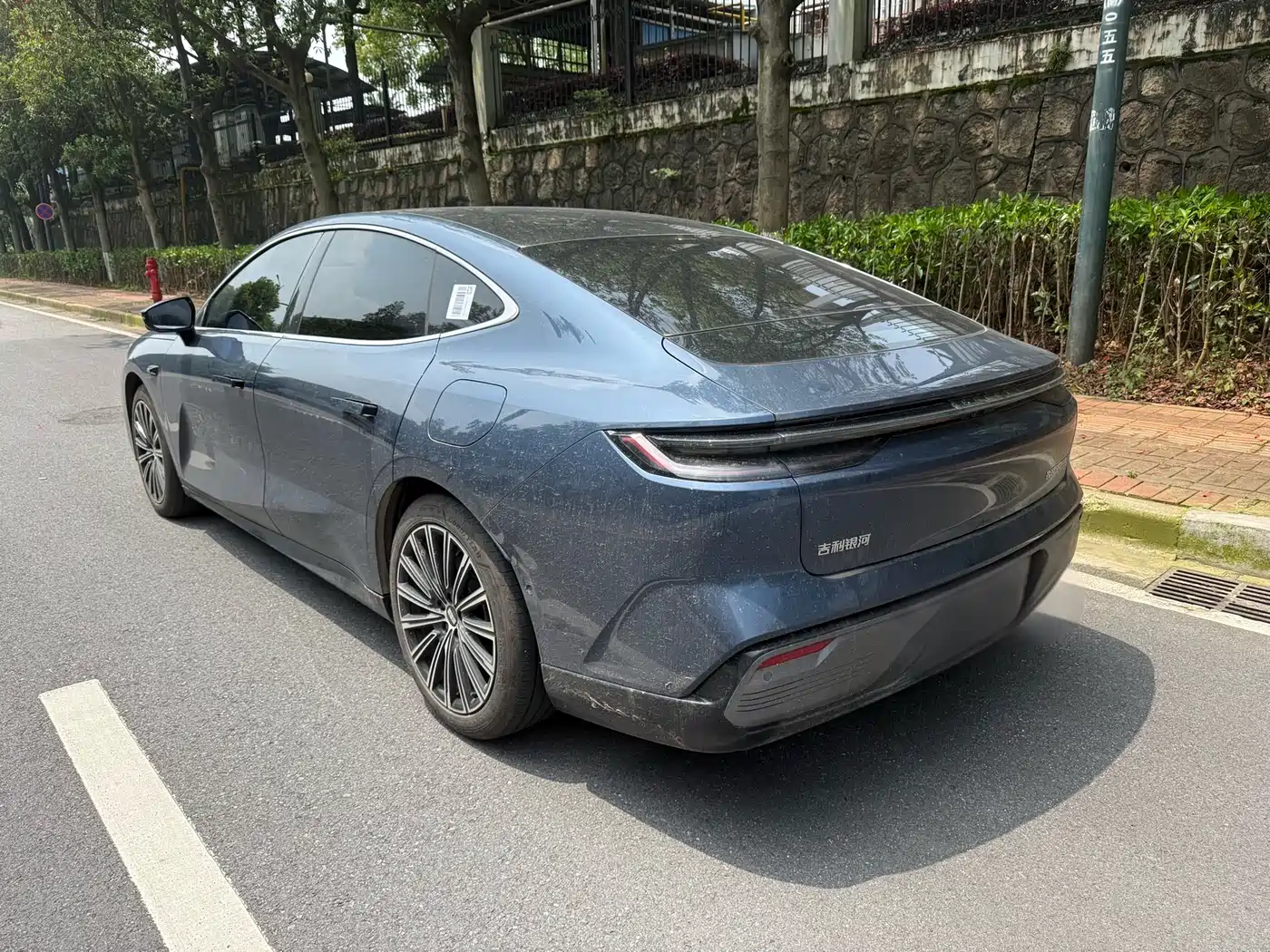 Geely Galaxy Galaxy Xingyao 8 2025 Model 60km EM-i Luxury Edition фото 4