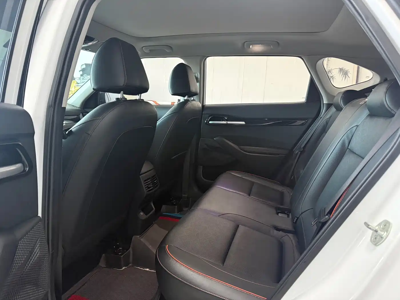 Kia Seltos 2023 1.5L CVT Premium Edition фото 8