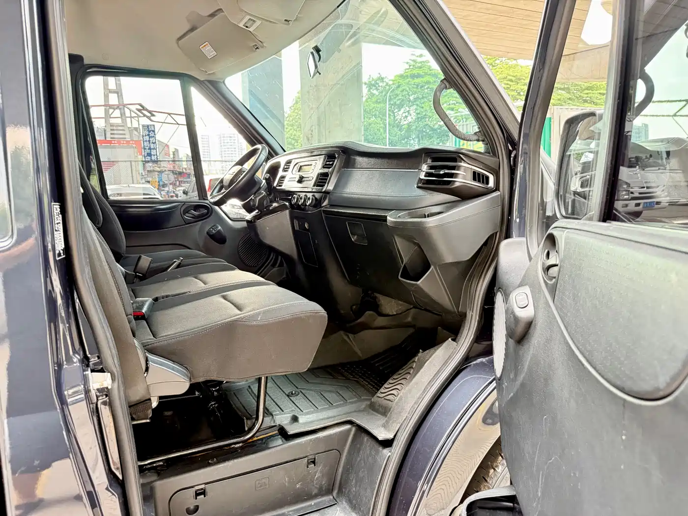 Jiangling JMC Fushun 2024 2023 2.0T Automatic Short Wheelbase Medium-High Roof Commercial MPV 6 Seats