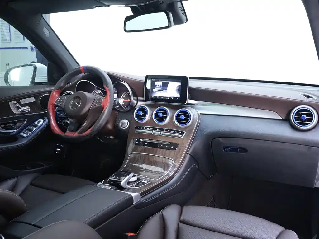 Mercedes-Benz GLC 2017 GLC 300 4MATIC Dynamic фото 19