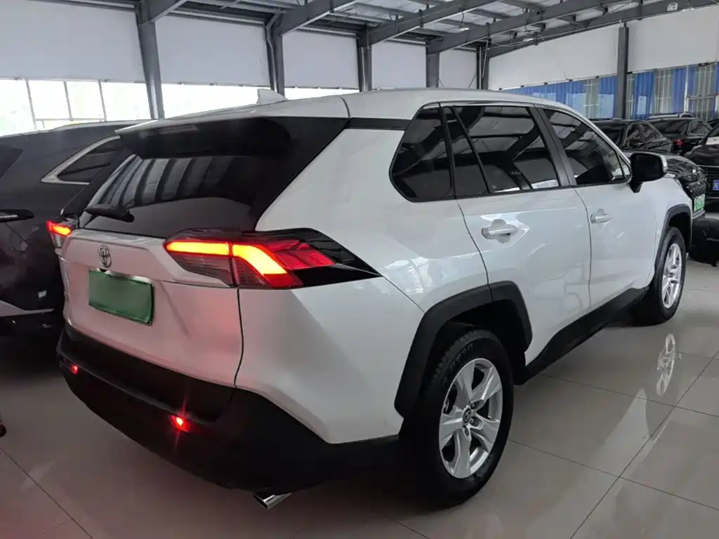 Toyota RAV4 2025 2024 2.0L CVT FWD Urban Edition