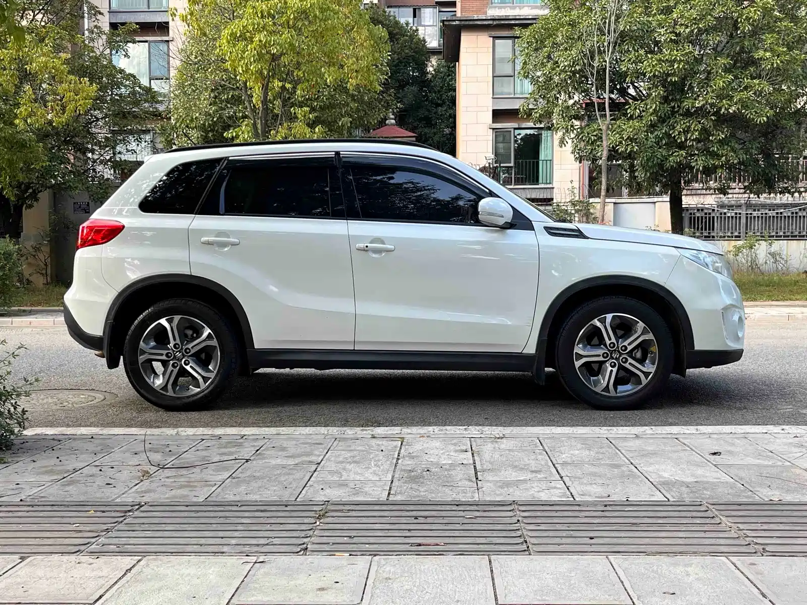Photo 4 - Suzuki Vitara