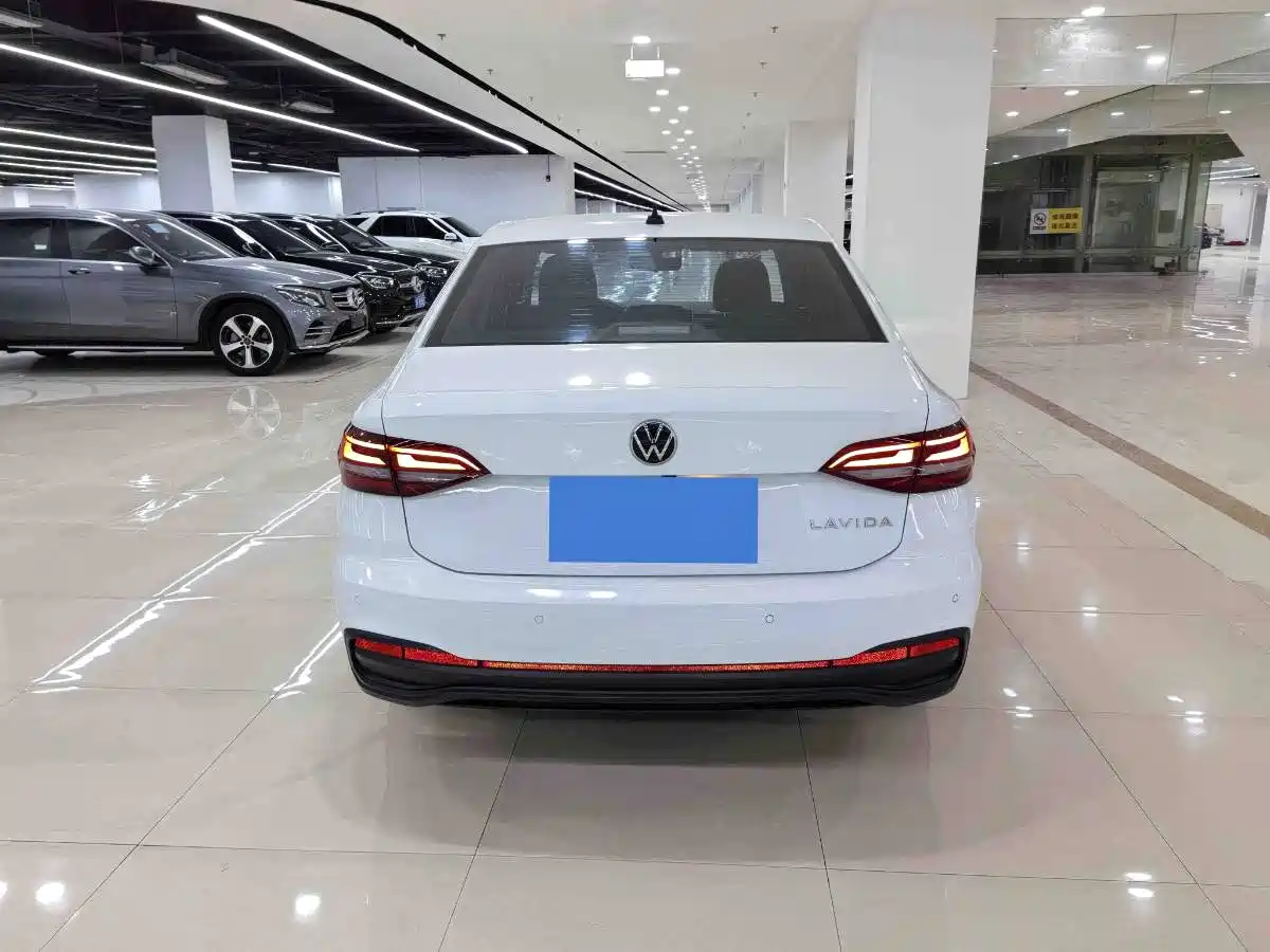 Volkswagen Lavida 2023 Facelift 1.5L Auto Comfort Edition фото 5