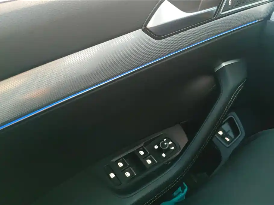 VOLKSWAGEN MAGOTAN GTE PLUG IN HYBRID