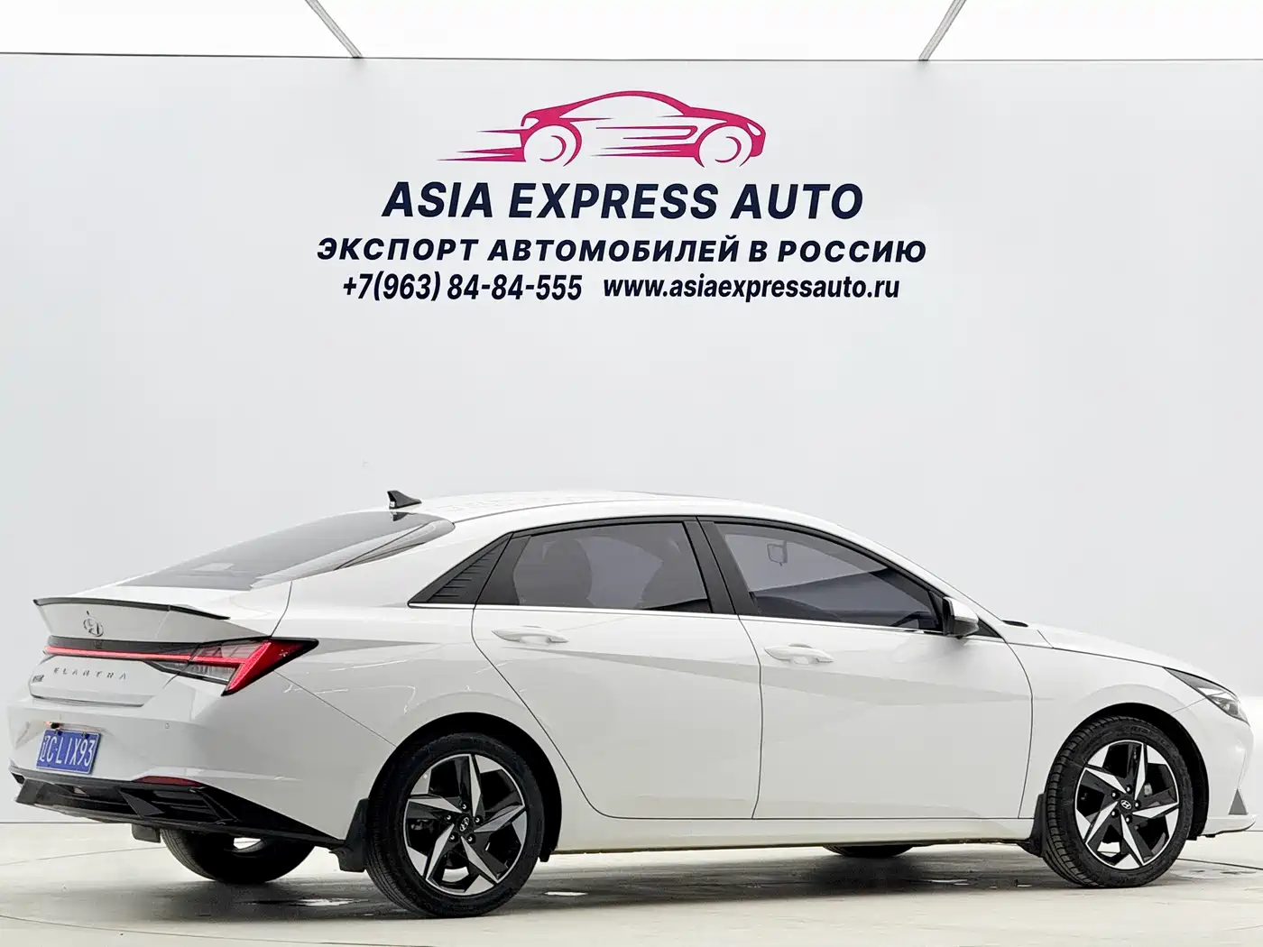Hyundai Elantra 2021 1.5L CVT LUX Premium Edition фото 4
