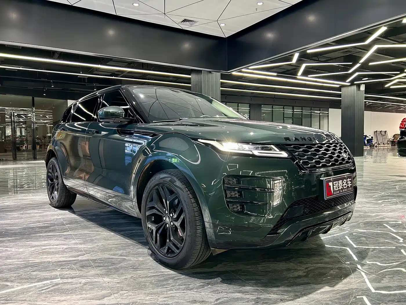Land Rover Range Rover Evoque 2022 Range Rover Evoque L 249PS R-Dynamic Luxury Edition фото 3