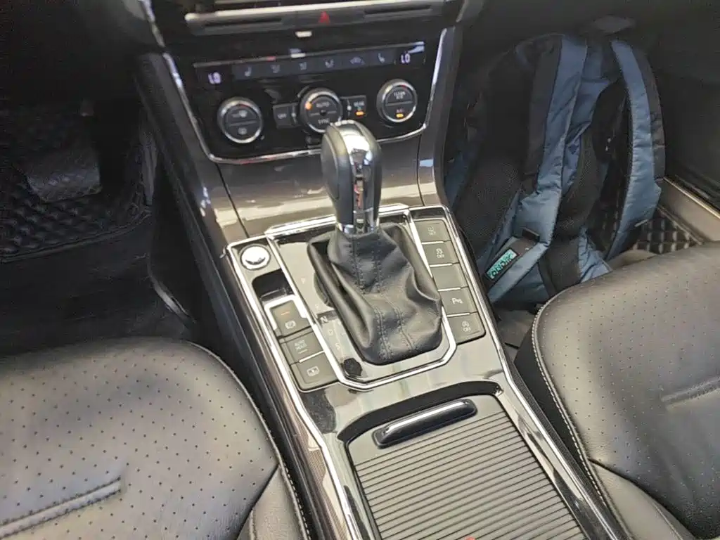 Photo 14 - Volkswagen Passat
