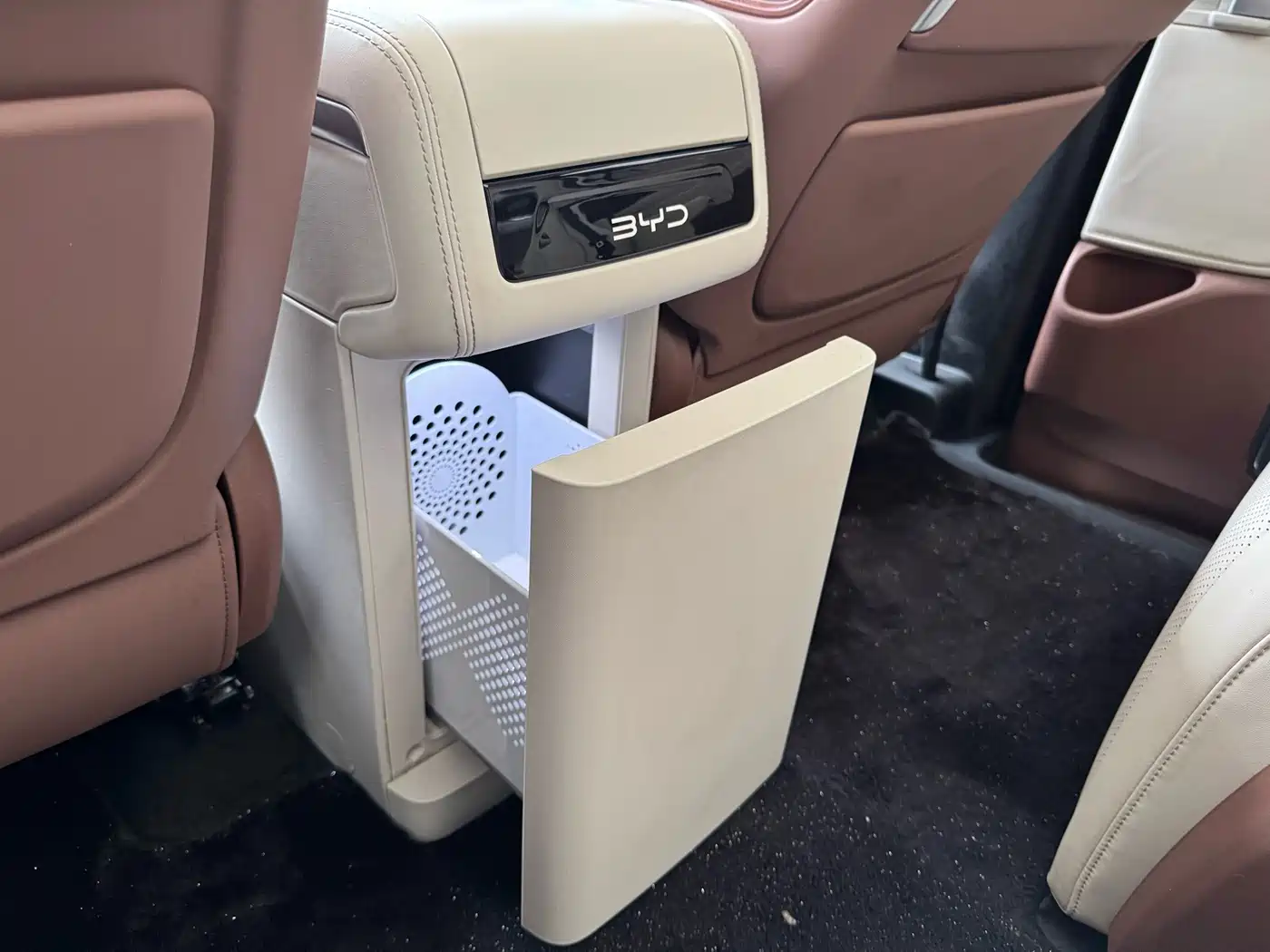 BYD Xia 2025 2025 DM-i 1.5T 180km Surpass Edition