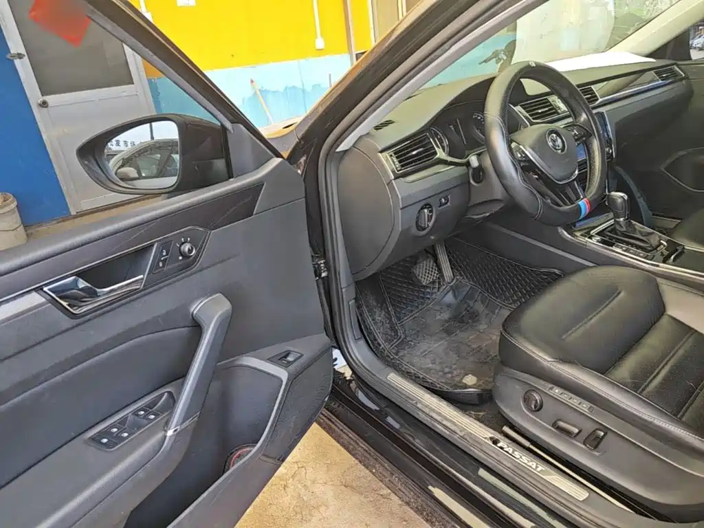Photo 16 - Volkswagen Passat