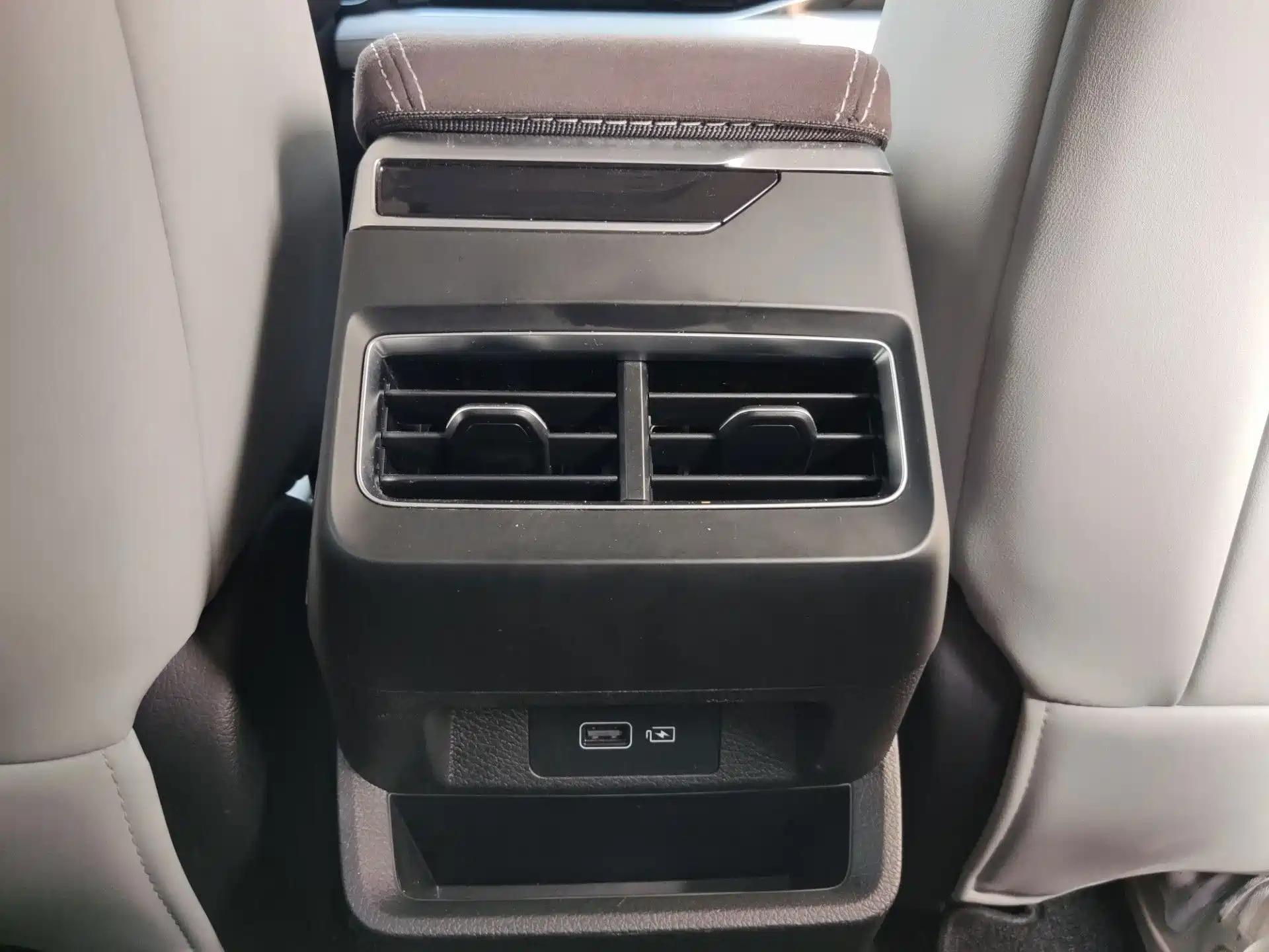 Фото 12 - Geely Preface