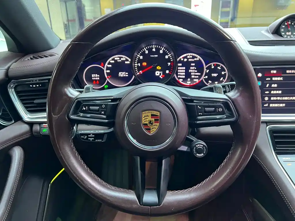 صورة 10 - Porsche Panamera