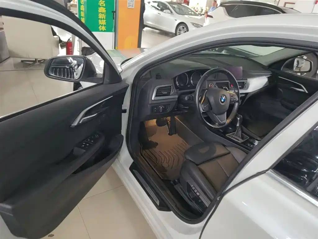 BMW 1 Series 2018 120i Design Package фото 16