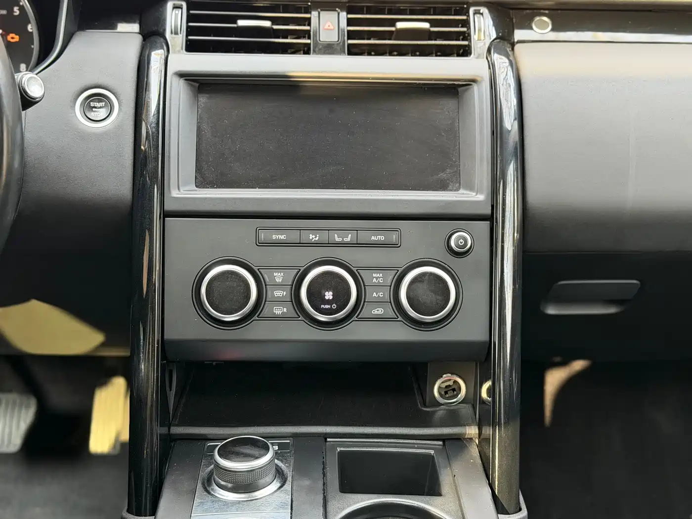 Land Rover Discovery 2017 3.0 SC V6 SE фото 10
