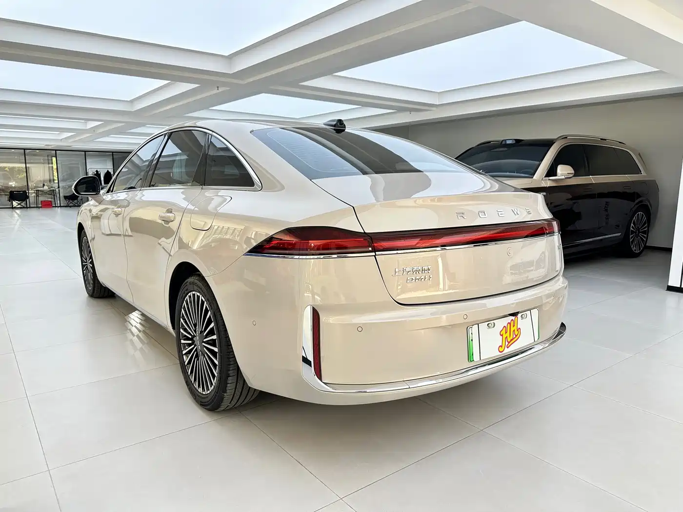 صورة 13 - Roewe M7 DMH