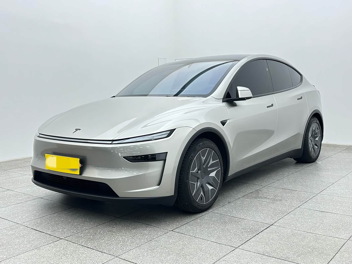 Tesla Model Y L