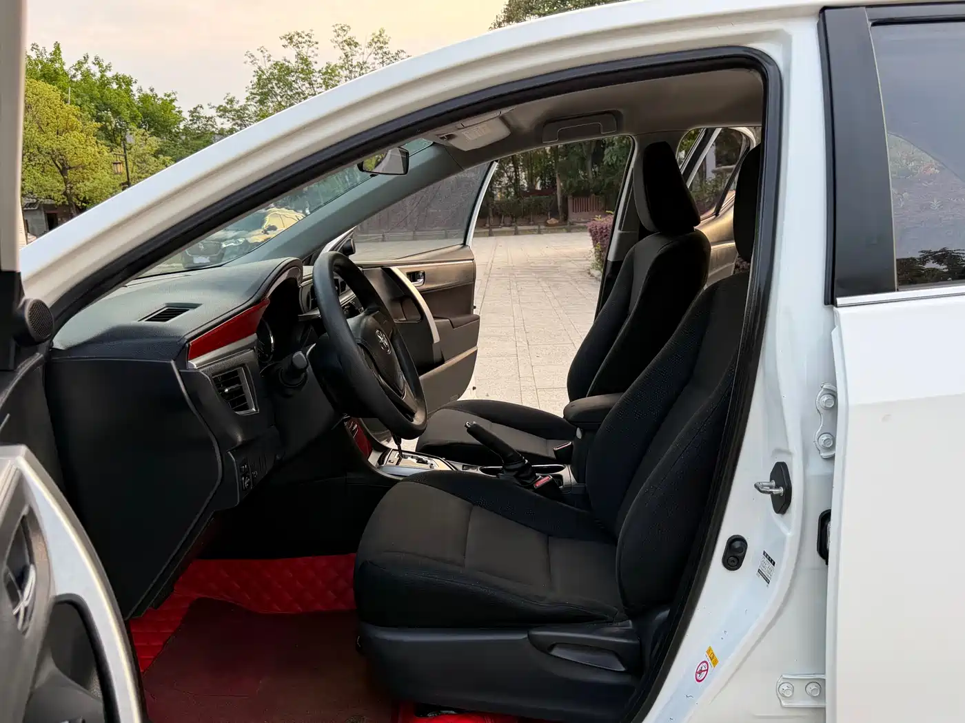 Toyota Corolla 2014 1.6L CVT GL фото 4