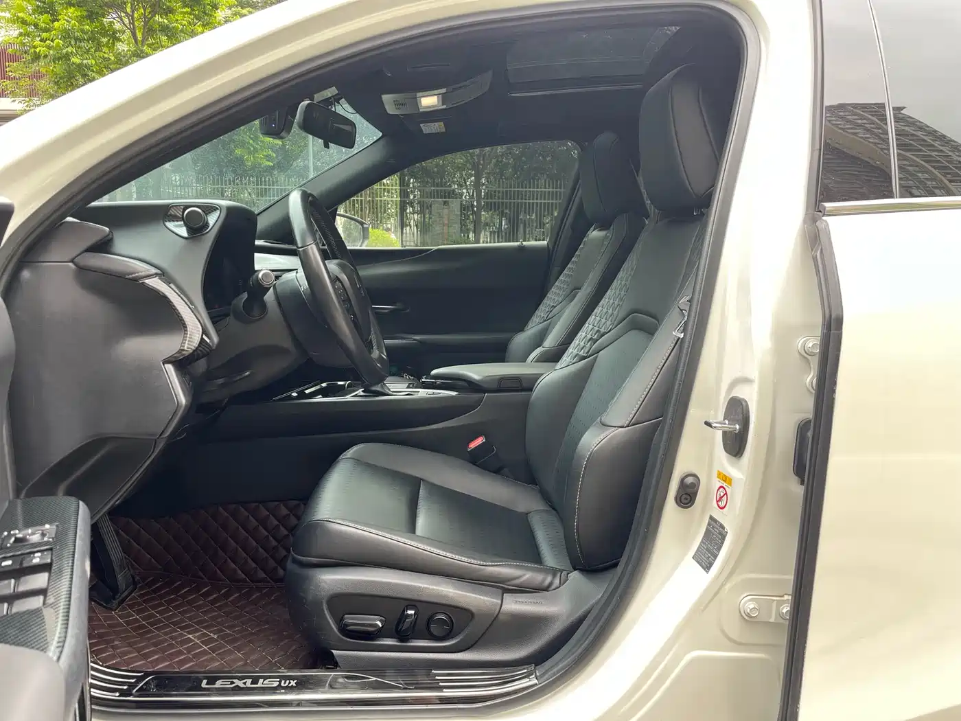 Lexus UX 2019 260h Explorer Fun Edition (China V) фото 8
