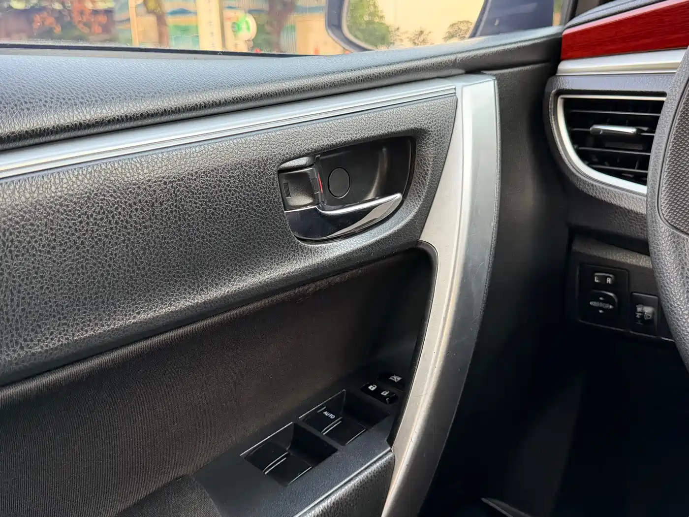 Toyota Corolla 2014 1.6L CVT GL фото 9