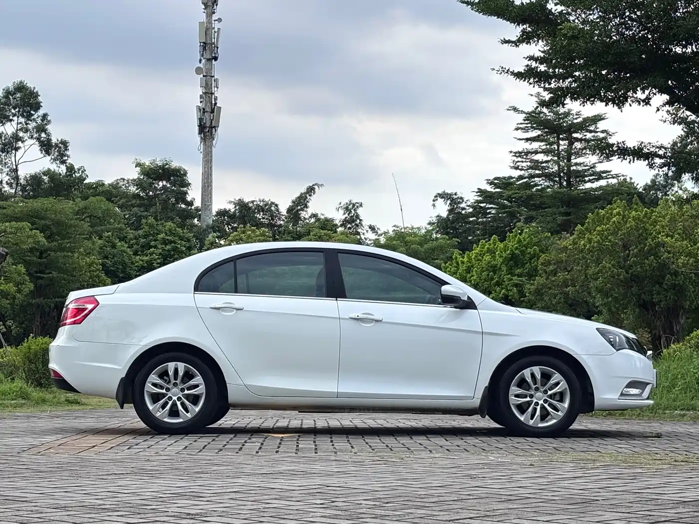 Geely Emgrand 2015 2015 Sedan 1.5L CVT Upward Edition
