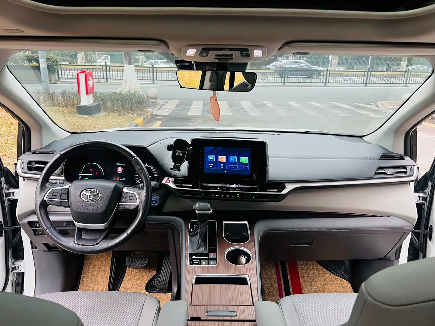 Toyota Sienna 2021 2.5L Hybrid Luxury Edition фото 15