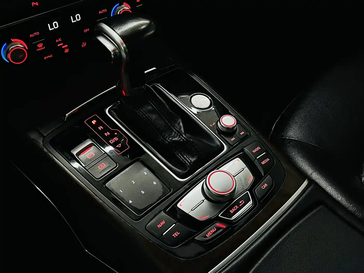 Фото 14 - Audi A6L