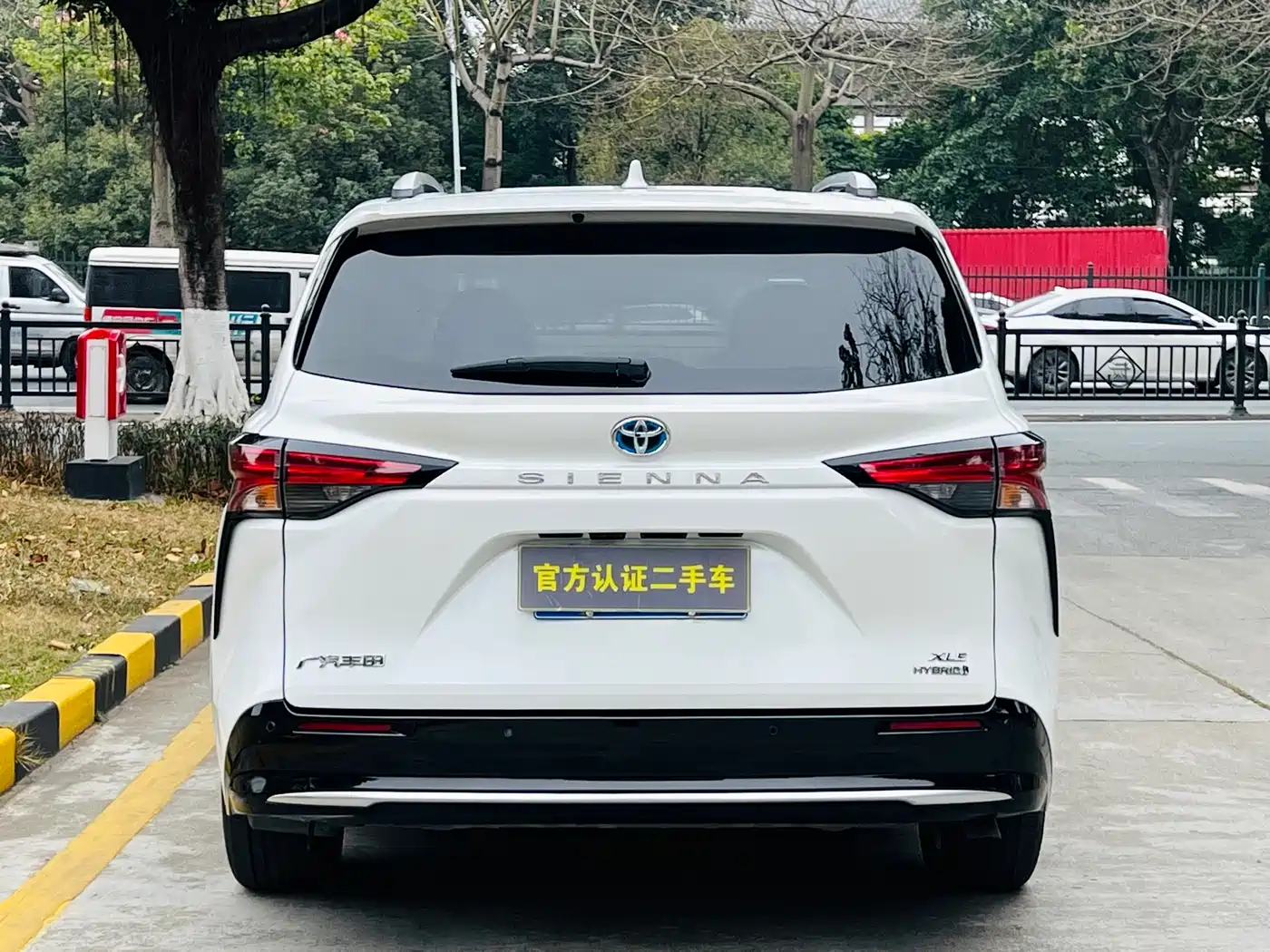 Toyota Sienna 2021 2.5L Hybrid Luxury Edition фото 5