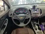 Photo 11 - Chevrolet Cruze