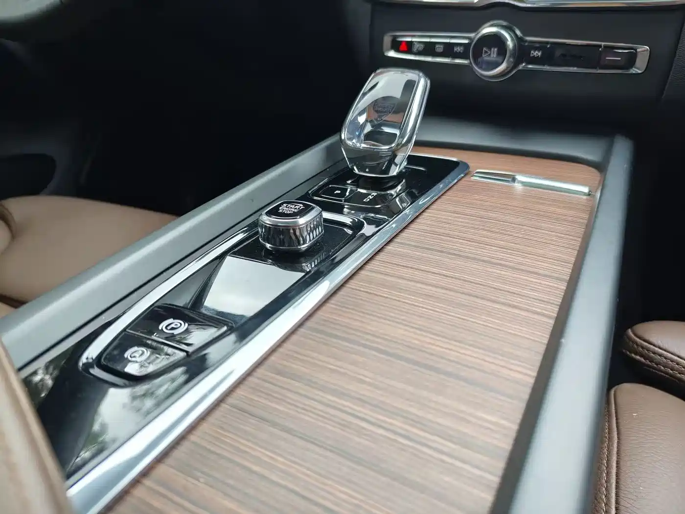 VOLVO XC60 PLUG-IN HYBRID