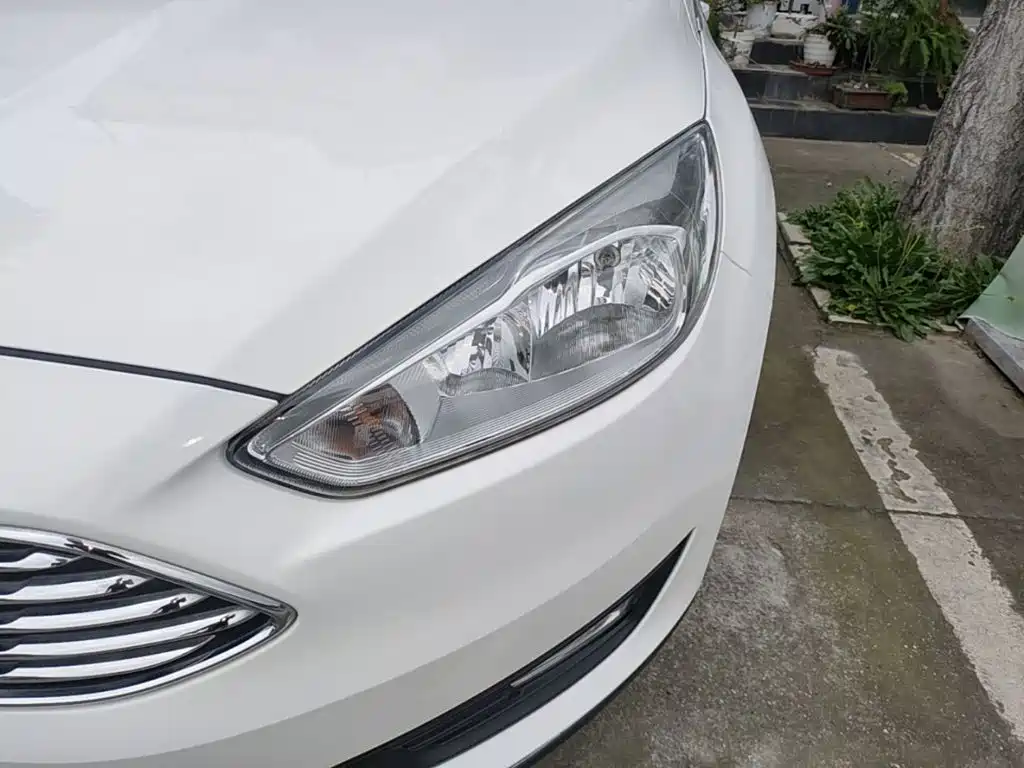 Фото 24 - Ford Focus