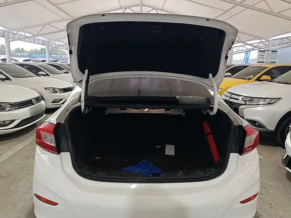 Photo 19 - Chevrolet Cruze
