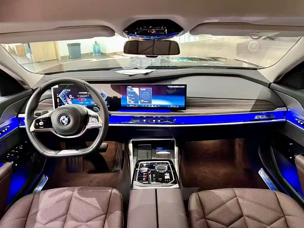 BMW 7-SERIES