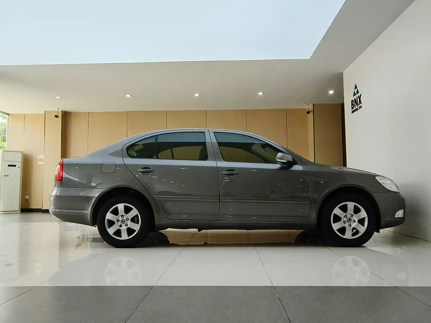 Škoda Octavia 2012 1.6L Automatic Yijie Edition фото 3