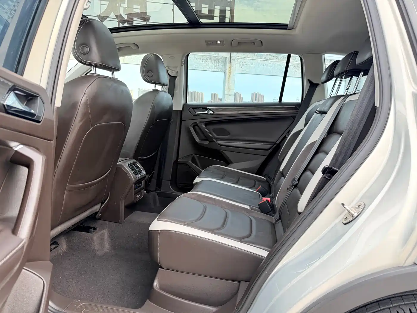 Volkswagen Tiguan L 2017 330TSI Automatic 2WD Luxury Edition фото 5
