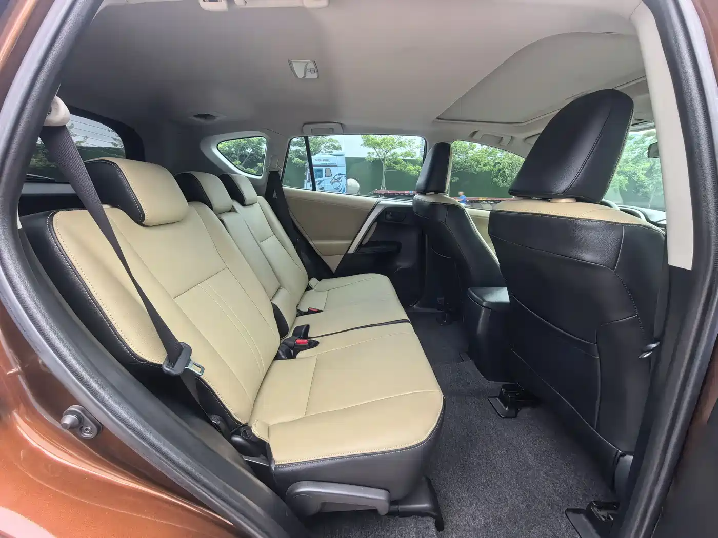 Toyota RAV4 Rongfang 2015 2.0L CVT 2WD Trend Edition фото 7