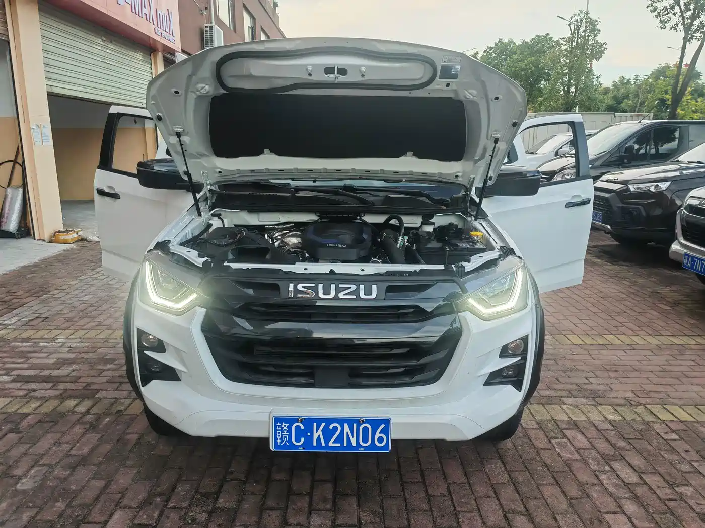 Isuzu D-MAX 2026 2023 1.9T Automatic 4WD V-CROSS Comfort Leader