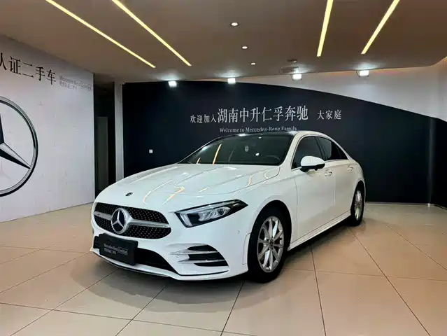Mercedes-Benz A-Class 2021 A 200 L Sport Sedan Fashion Edition — фото 1
