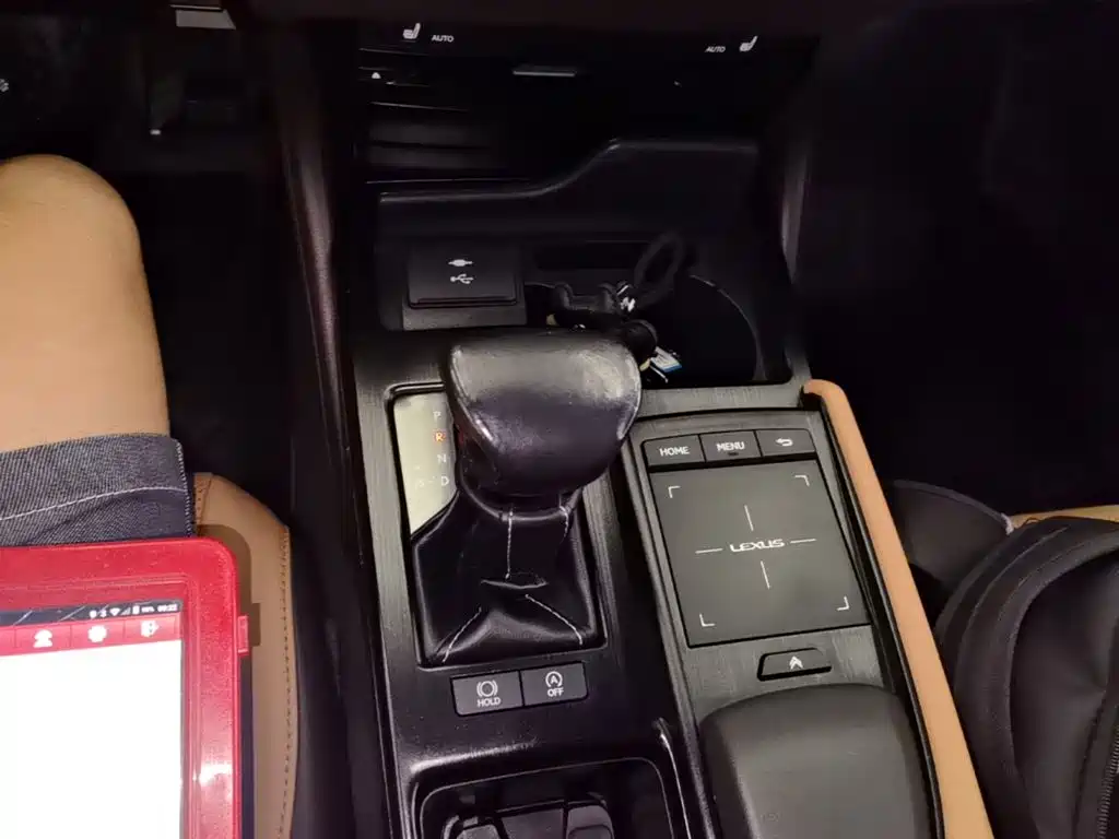 Фото 14 - Lexus ES