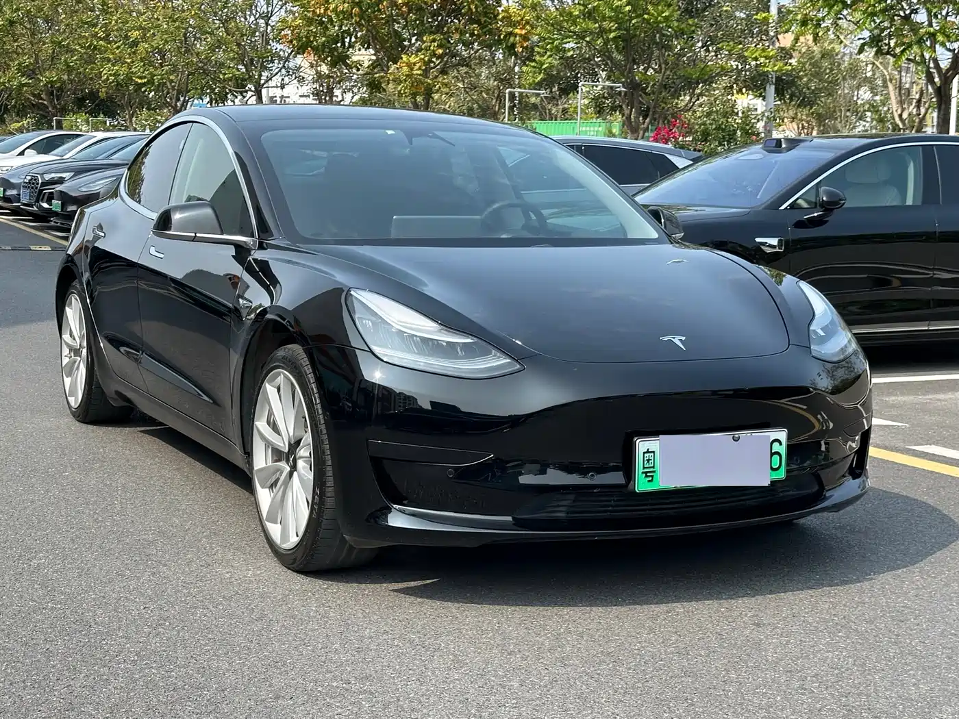 TESLA MODEL 3