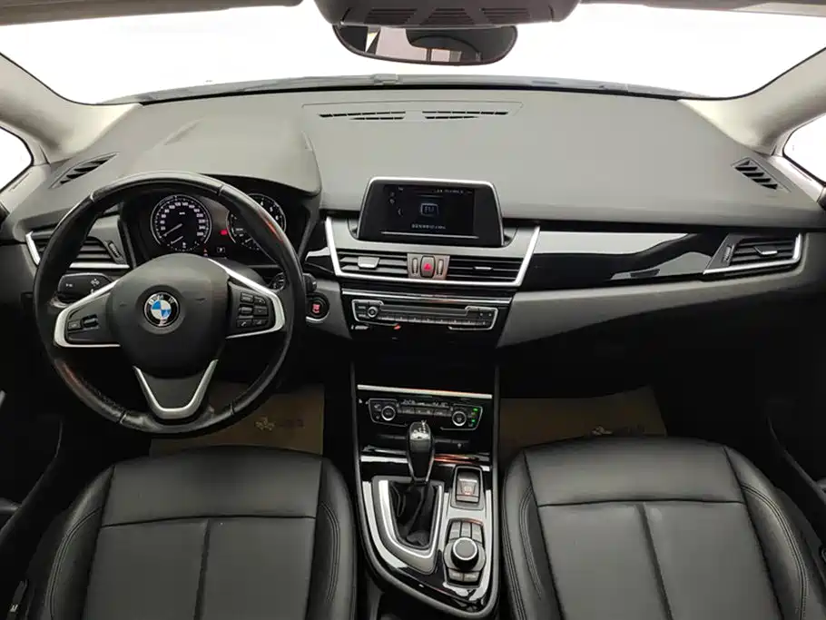 BMW 2 Series Touring 2018 218i Luxury Line фото 12