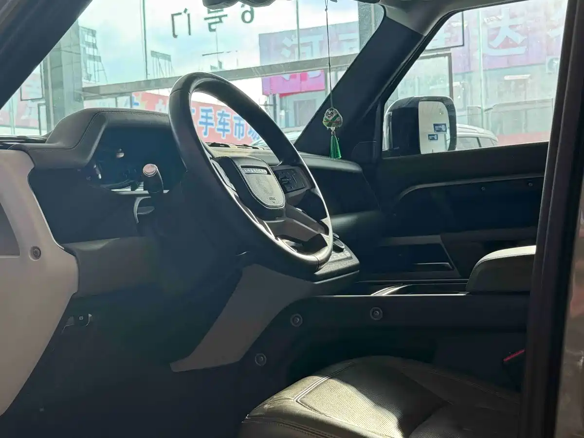 Land Rover Defender 2020 Model 110 P400 HSE фото 3