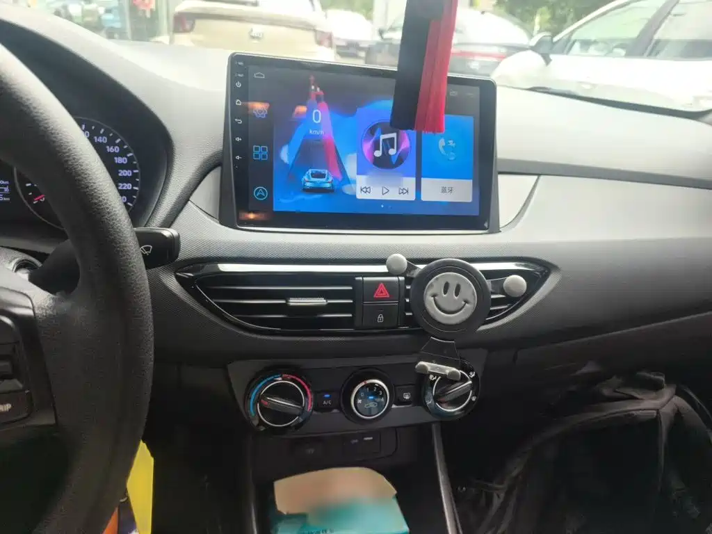 Фото 6 - Hyundai Elantra