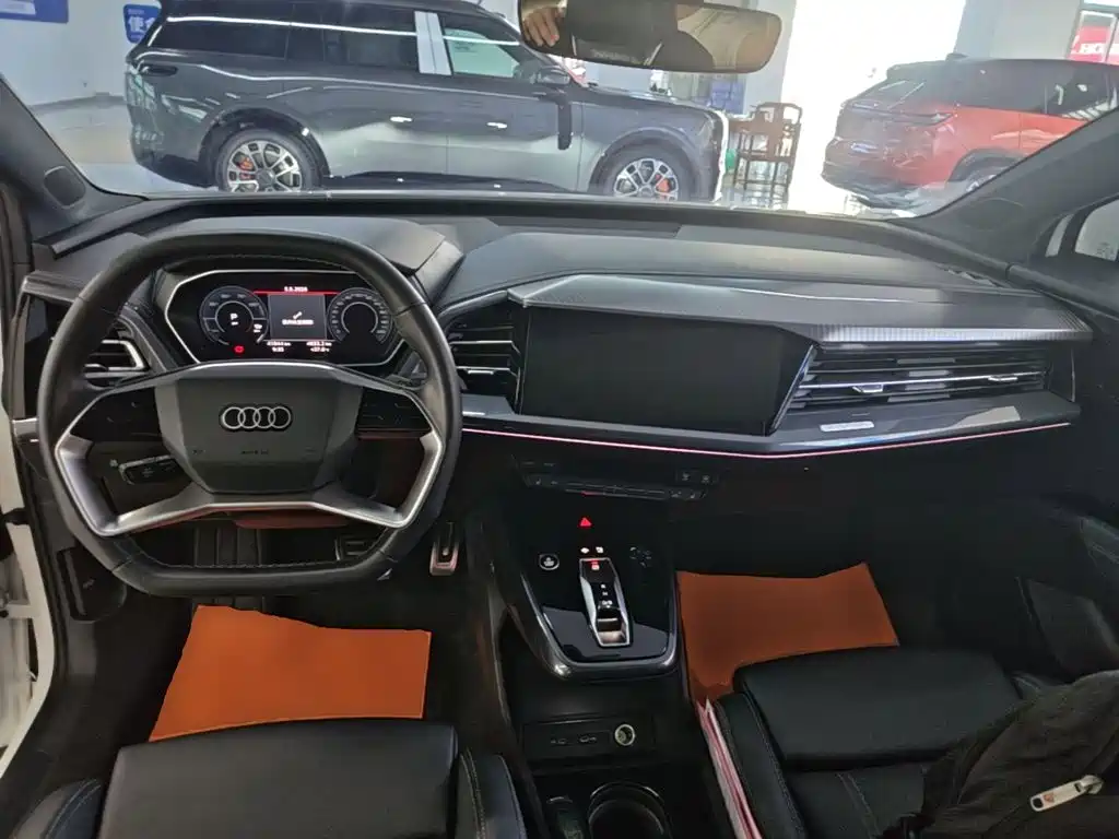 Photo 10 - Audi Q4 e-tron