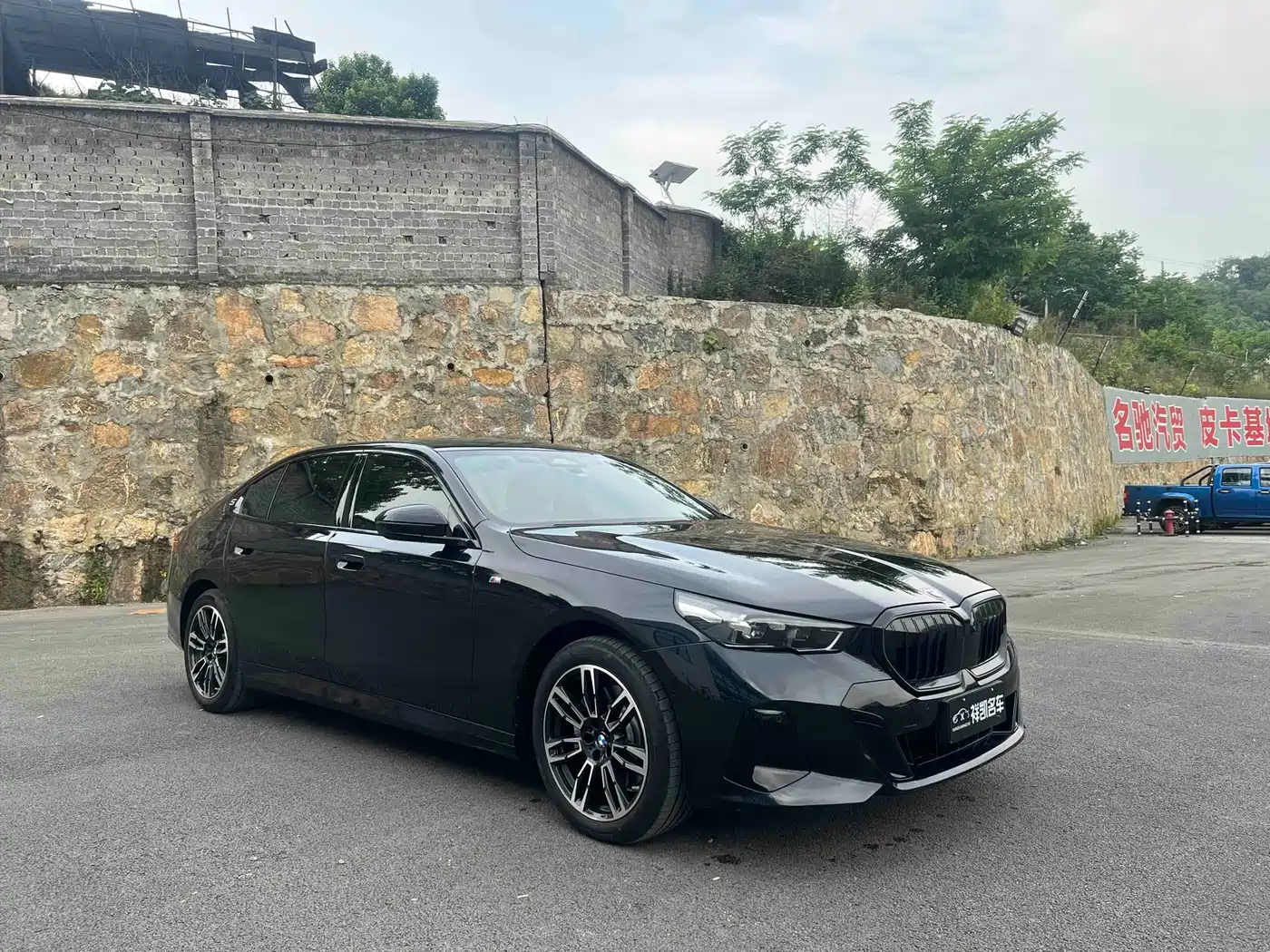 BMW 5 Series 2025 530Li Leading M Sport Package фото 3