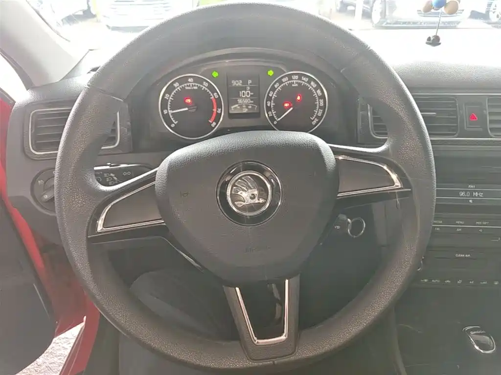 Škoda Skoda Rapid Spaceback 2016 1.6L Automatic Smart Edition фото 11