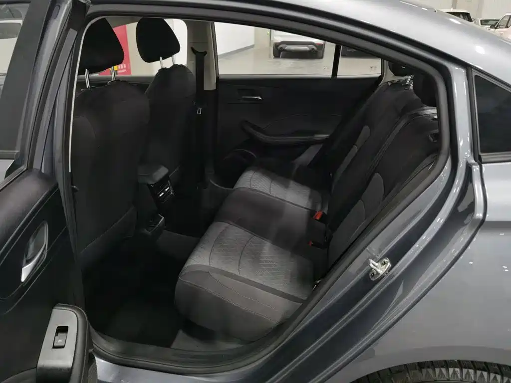 Photo 15 - Roewe i5