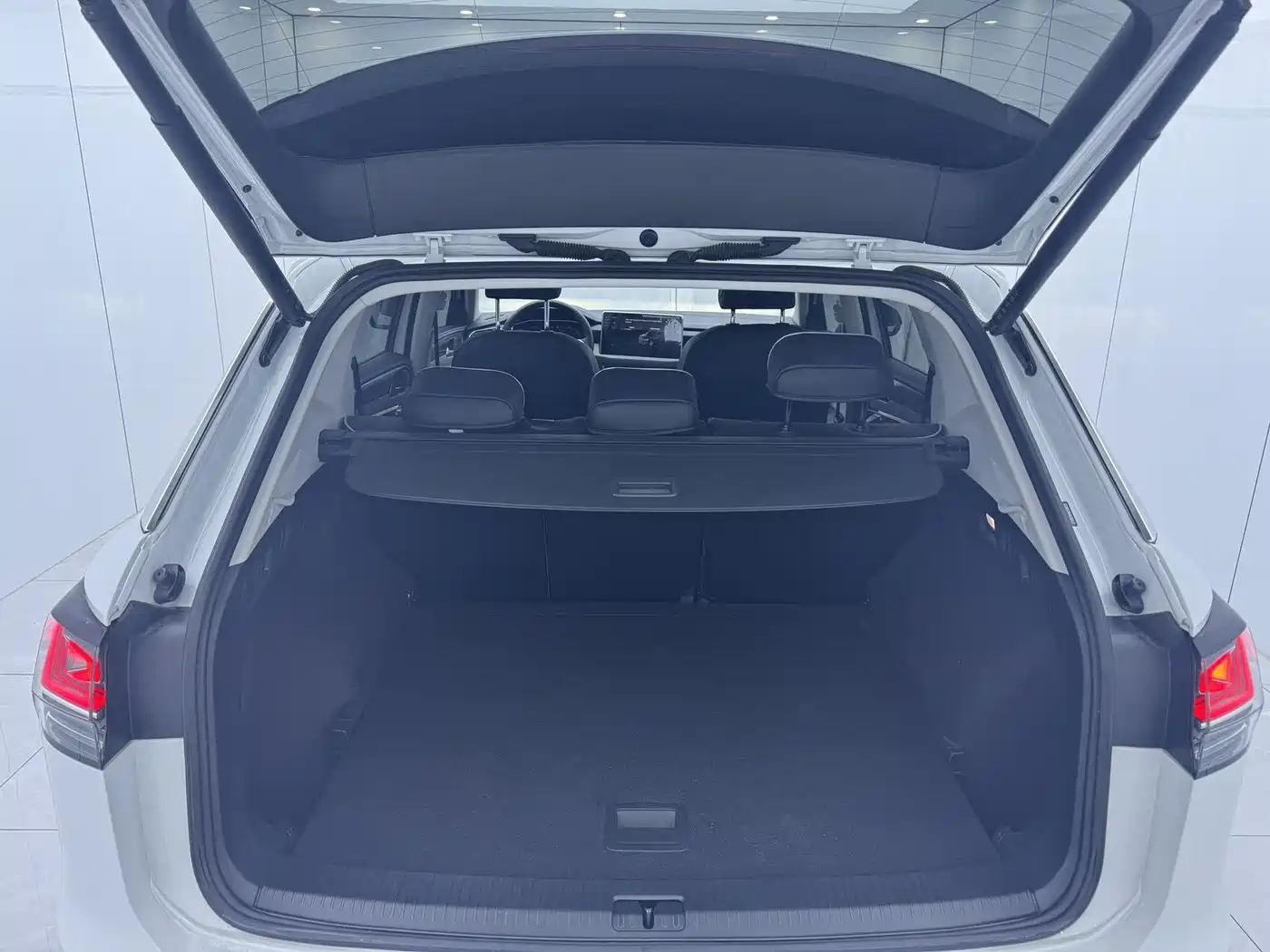 Volkswagen Tayron 2023 280TSI 2WD Luxury Plus Advanced Edition фото 14