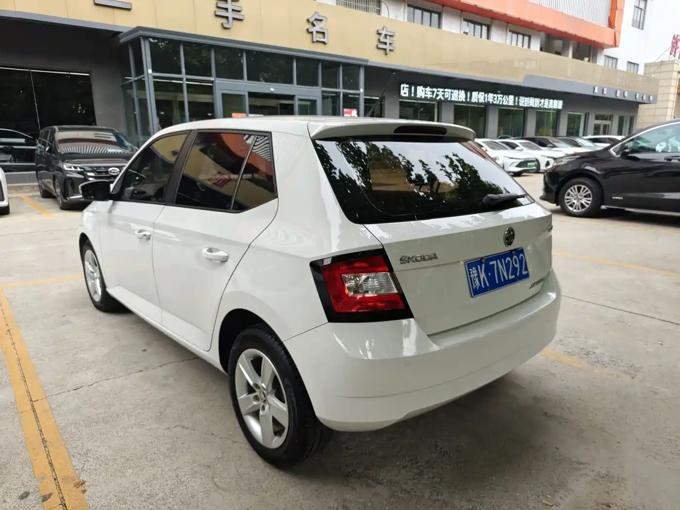 Škoda Fabia 2017 1.4L Auto Car Enjoy Edition фото 4